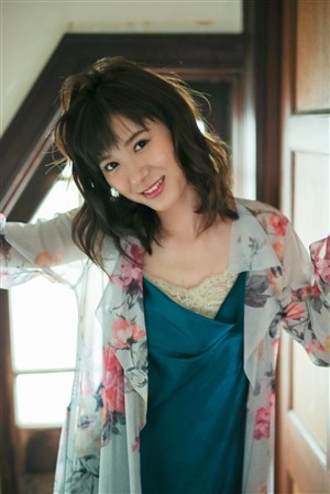 射进女友紧致白臀