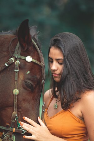 爸爸使劲顶女儿尿进去