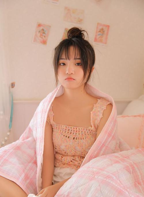 我掰开逼让他看和舔