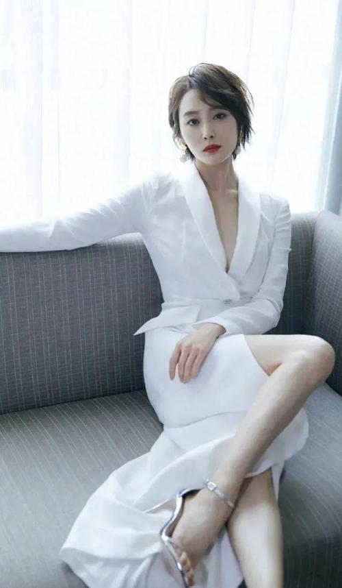 揉弄着她的乳尖h无弹窗